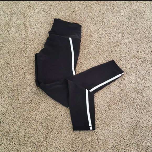 Victoria's Secret Pants - Victoria's Sport Knockout Tight Legging